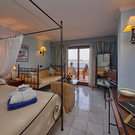 Hotel Petit Cala Fornells Peguera Exterior photo