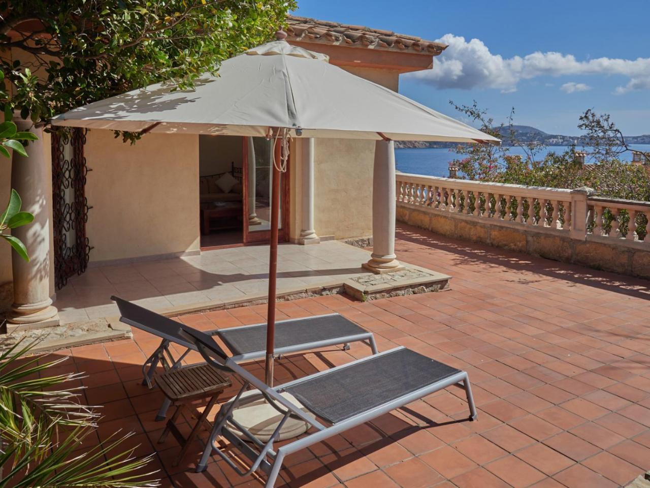 Hotel Petit Cala Fornells Peguera Exterior photo
