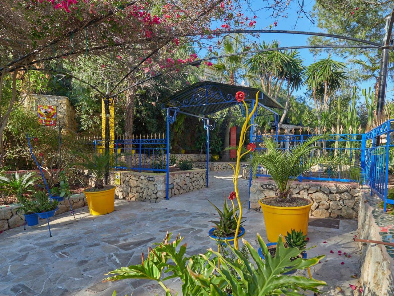Hotel Petit Cala Fornells Peguera Exterior photo